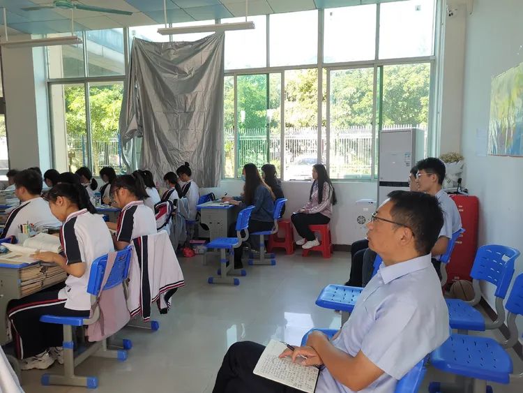 【教師風(fēng)采】賽課磨礪促花開，三尺講臺展風(fēng)采——?？邳S岡金盤高級中學(xué)教師賽課活動