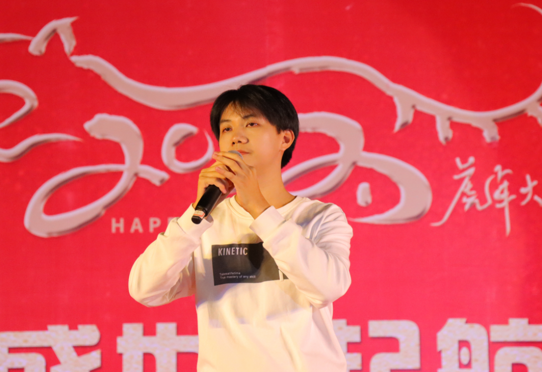 【校園新聞】青春逢盛世 起航在黃岡——?？邳S岡金盤高級(jí)中學(xué)2022椰海校區(qū)元旦晚會(huì)