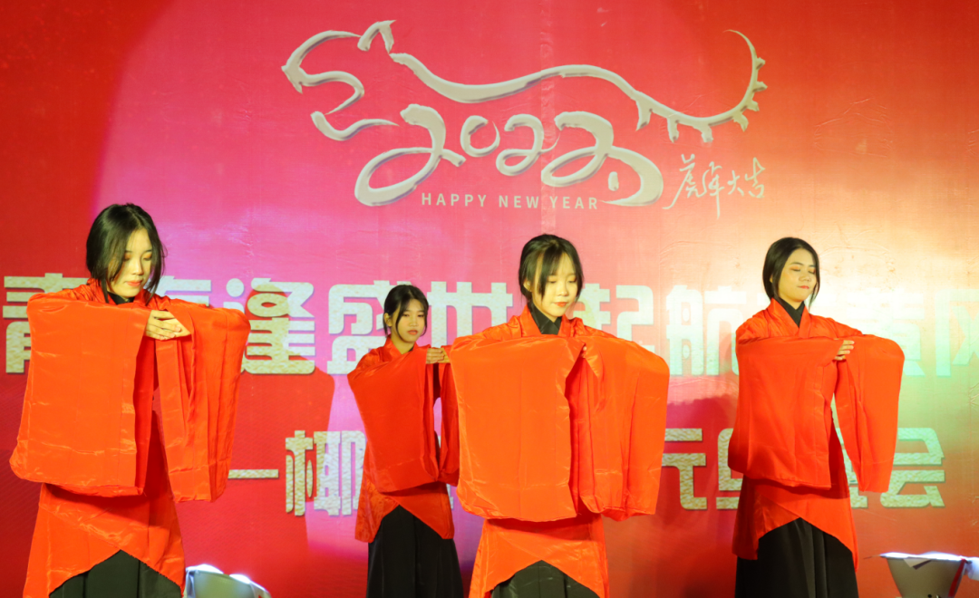 【校園新聞】青春逢盛世 起航在黃岡——海口黃岡金盤高級(jí)中學(xué)2022椰海校區(qū)元旦晚會(huì)