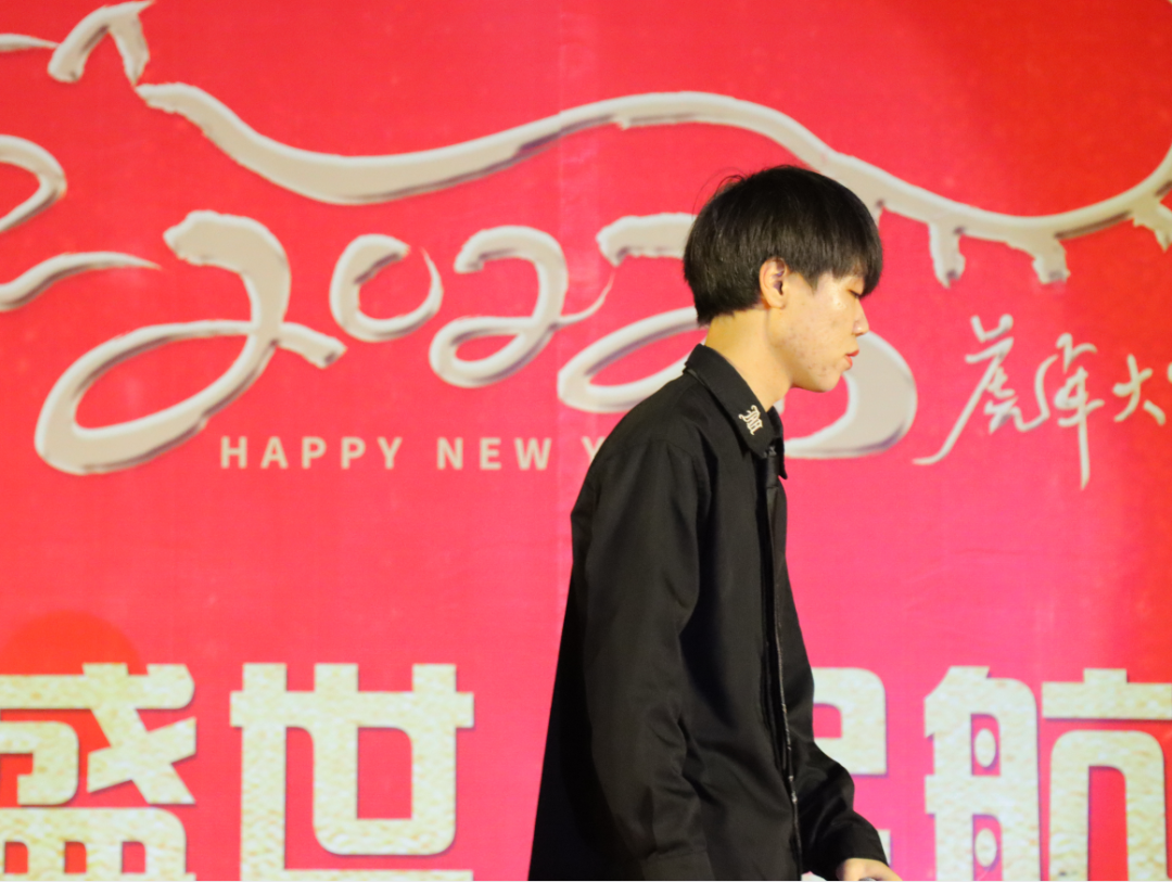 【校園新聞】青春逢盛世 起航在黃岡——?？邳S岡金盤高級(jí)中學(xué)2022椰海校區(qū)元旦晚會(huì)