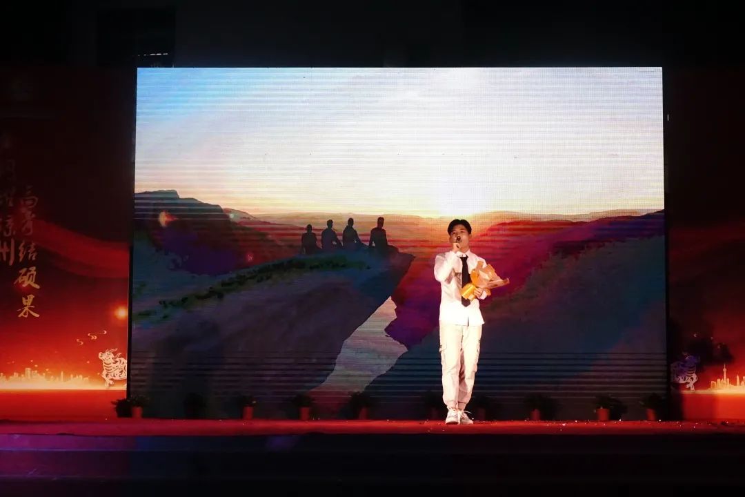 【校園新聞】青春逢盛世 起航在黃岡——?？邳S岡金盤高級(jí)中學(xué)2022椰海校區(qū)元旦晚會(huì)