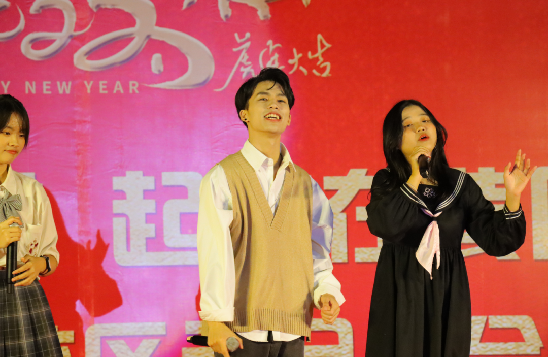 【校園新聞】青春逢盛世 起航在黃岡——?？邳S岡金盤高級(jí)中學(xué)2022椰海校區(qū)元旦晚會(huì)